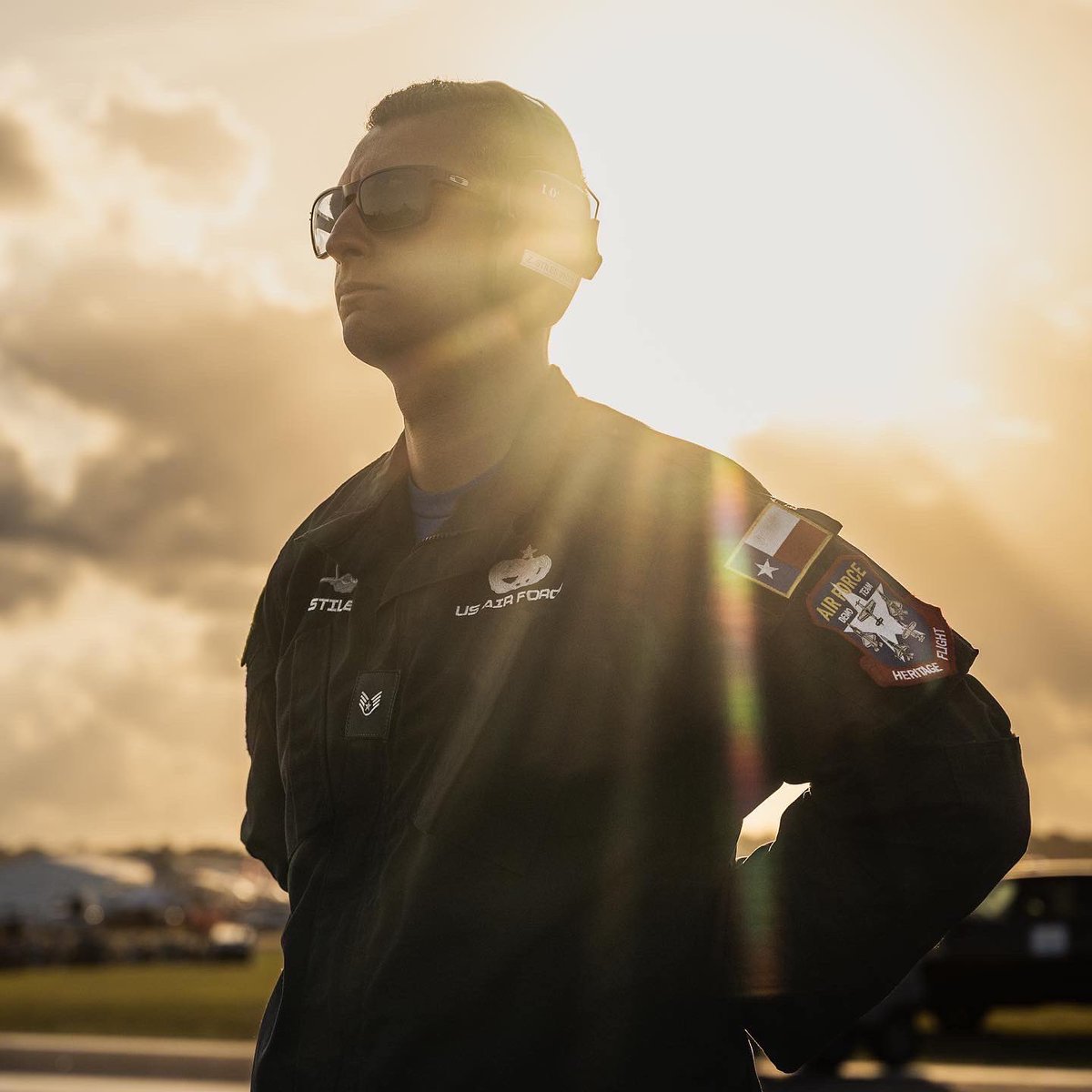 F35demoteam's tweet photo. Sun ‘n Fun living up to its name! 🌅

We hope you loved our sunset show as much as we did! 🙌🏼

With that beautiful golden hour glow it’s hard to take a bad photo. 😎

Unfortunately, we won’t be flying today, but we sure hope we left a lasting impression last night!🤘🏽 https://t.co/OuR2dp33ot