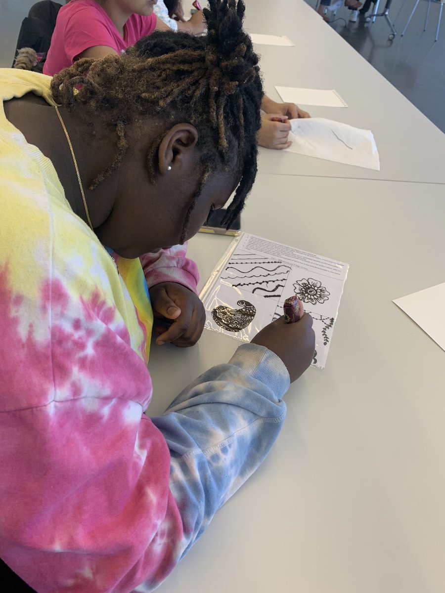 Ms_Italiano's tweet photo. @BBBSToronto My little sis and I had so much fun doing a Henna Wellness Workshop today 💖🥰 https://t.co/nltQwrxGxV