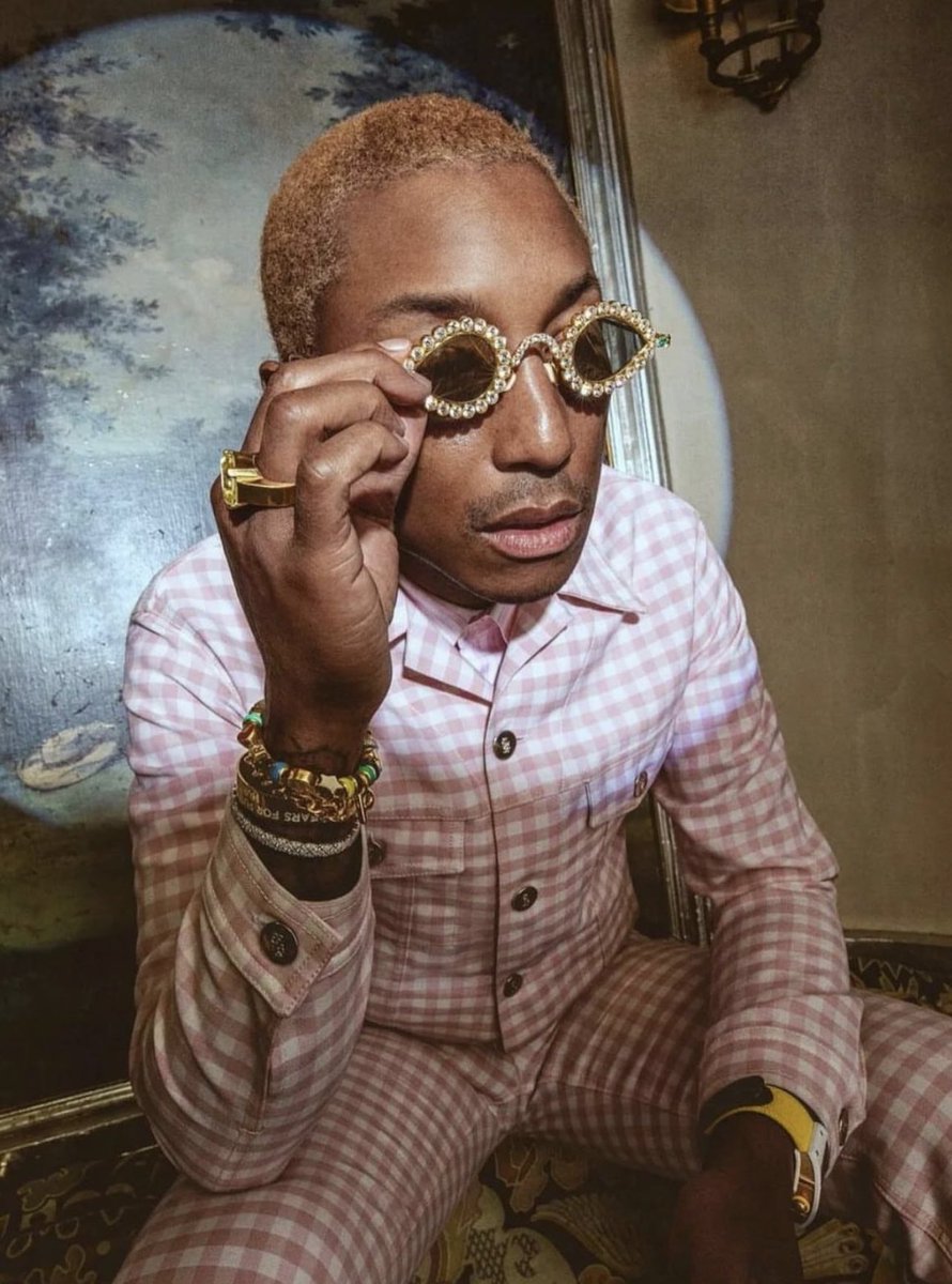 Liambayit's tweet photo. Pharell rocking the gingham just needs one more accessory to make this outfit perfect #reddwarf #mrflibble https://t.co/LVvY6POeIP
