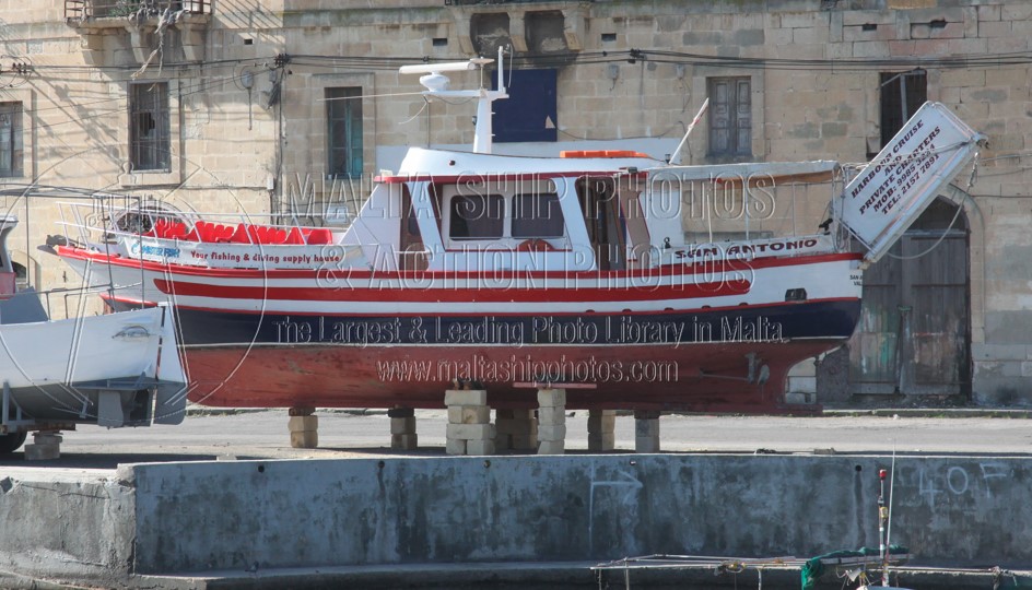#12yearsago - #WoodenHull #HarbourTourBoat #SAN_ANTONIO on her #hard at #grandharbourmalta - 02.04.2011  -  maltashipphotos.com - NO PHOTOS can be used or manipulated without our permission