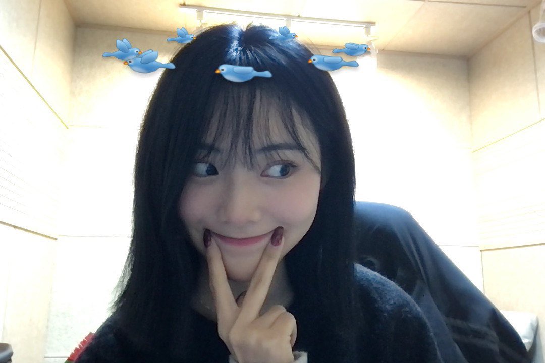 jinsoul hourly tweet media