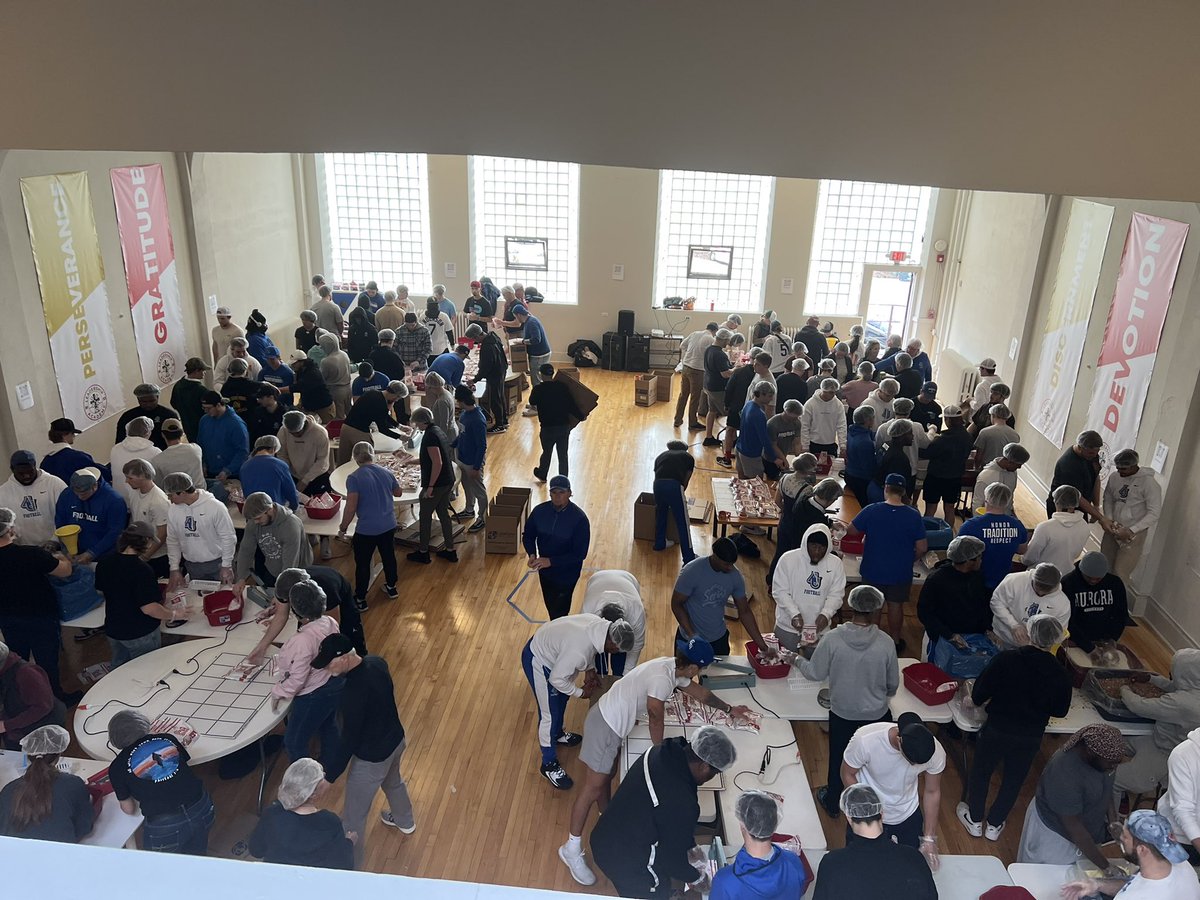 AU_SpartanFB's tweet photo. Great day yesterday yesterday with the 1833 Leadership Academy packing lunches for New Life for Hati! Thank you for all the families and friends that came out to help the guys! #weareoneAU https://t.co/uGmYD5gUeD