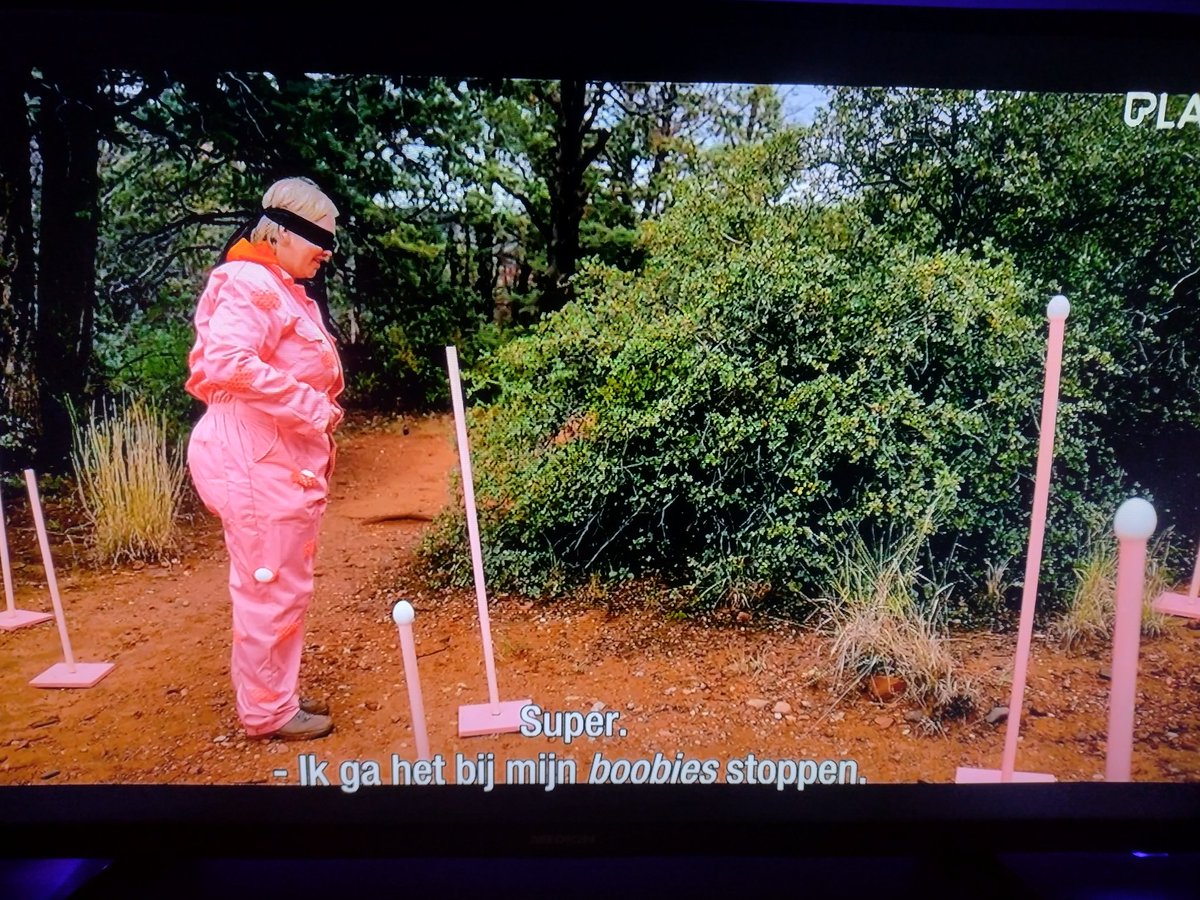 AminaV2_0's tweet photo. 90% van de vrouwen wanneer ze uitgaan en geen chacosj willen meepakken. #demol https://t.co/3epExesytB