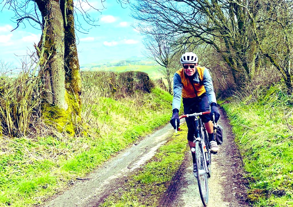 glorydaysbikes's tweet photo. The lonely lane towards Warslow Brook #lostlanes #lostlanescentral @jackthurston #roadswithgrassupthemiddle https://t.co/muxYBgzVLd