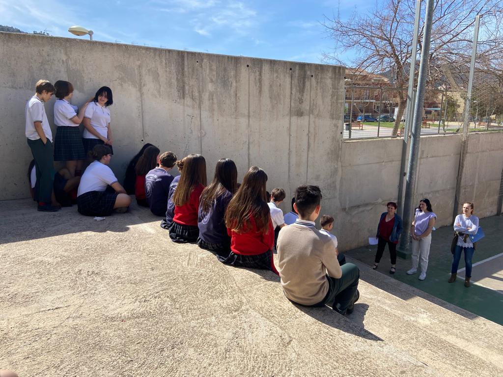 josecarlossp_19's tweet photo. Realizada esta semana la 3️⃣y 4️⃣ Sesión del Programa #RECONECTATE 🥗🌲♻️ dirigida al alumnado 1°ESO del @mirasierramur 

Impartido por enfermer@s del Centro de Salud de Beniaján @MaDoloresOlivo, @josecarlossp_19, Sagrario y Alba (Alumnas de Enfermería). https://t.co/sWf12qVdf9