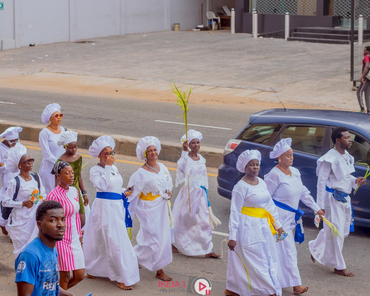 CCCIkeja1's tweet image. Both the old and the young joined to herald our Christ into Bethlehem 
#unityfamily #cccworldwide #HappyPalmSunday