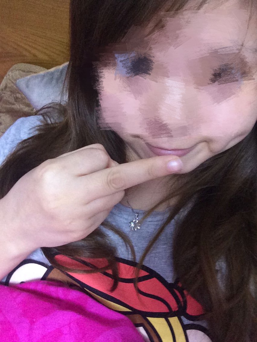 MasterFuck021's tweet photo. #骚货 #母狗 #调教 #性奴 #胁迫 #情趣
来一套浅尝的小母狗套图，没有深入，就是因为年纪太小，当然了，也是胁迫系列，很早前有分享过 https://t.co/noP1x7Os01