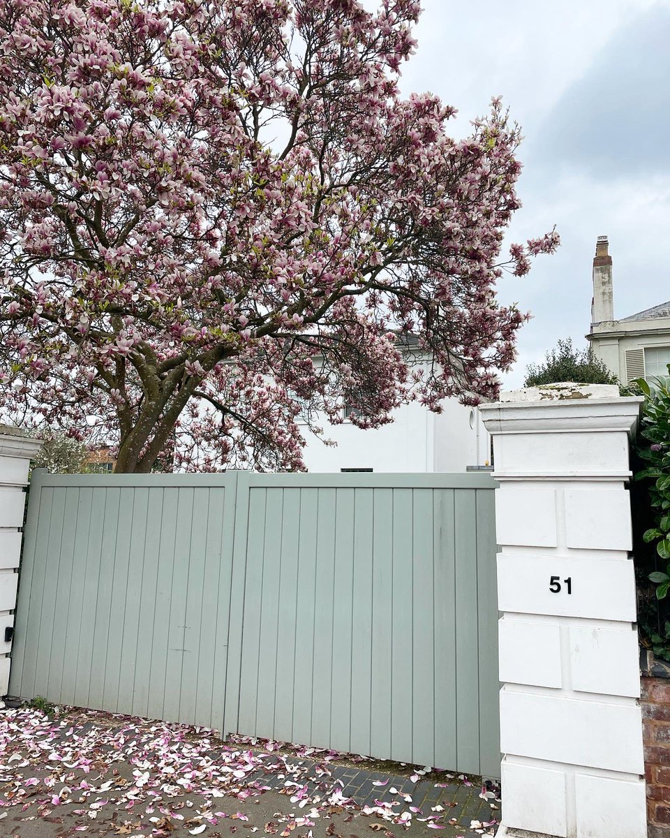 StyleSplurging's tweet photo. First weekend of April looked a little like this 🌸⛅️ https://t.co/7AUPn0luLI