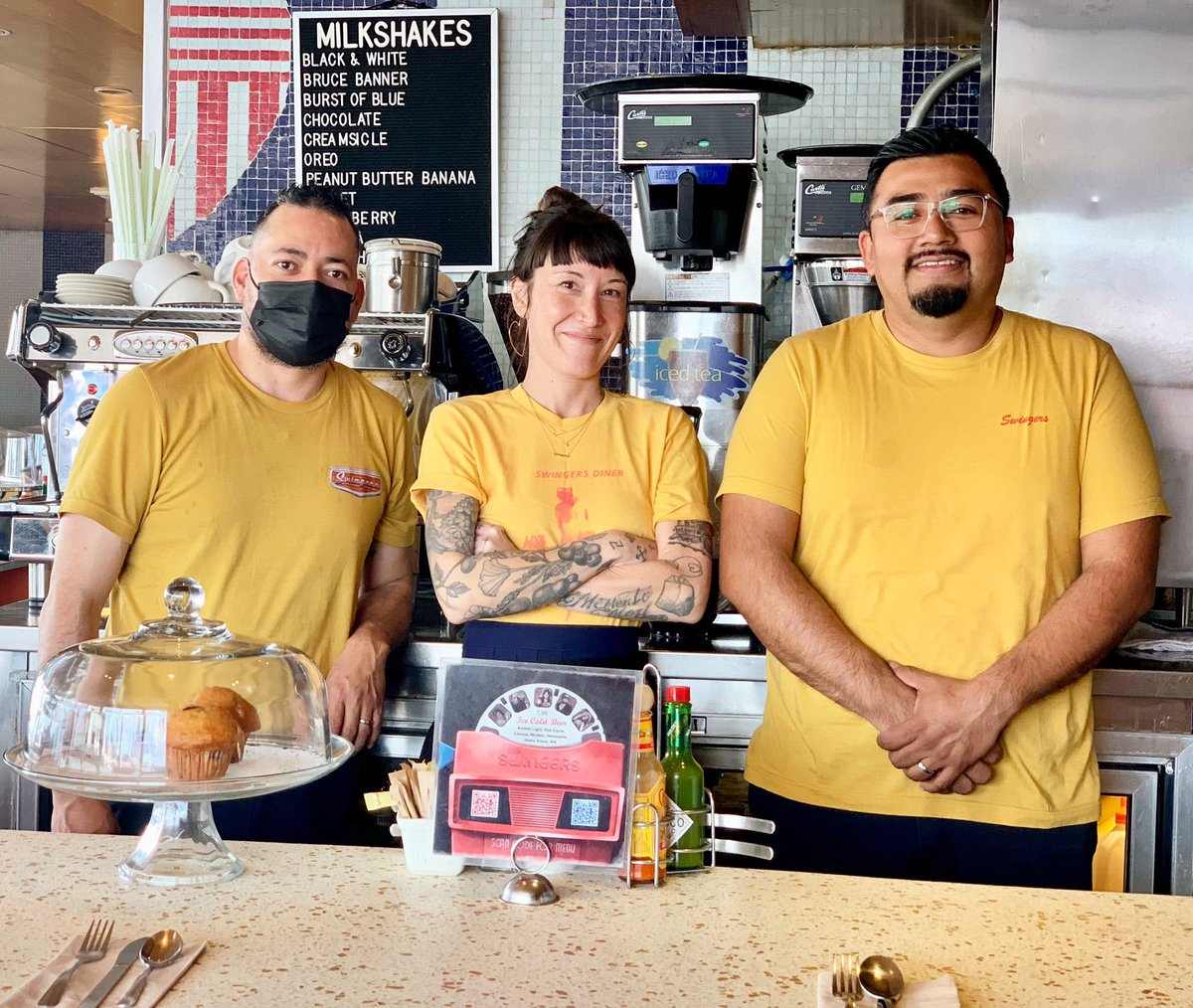 There’s nothing mellow about this yellow. ⚠️💛⚠️ #swinganddestroy #swingersdiner