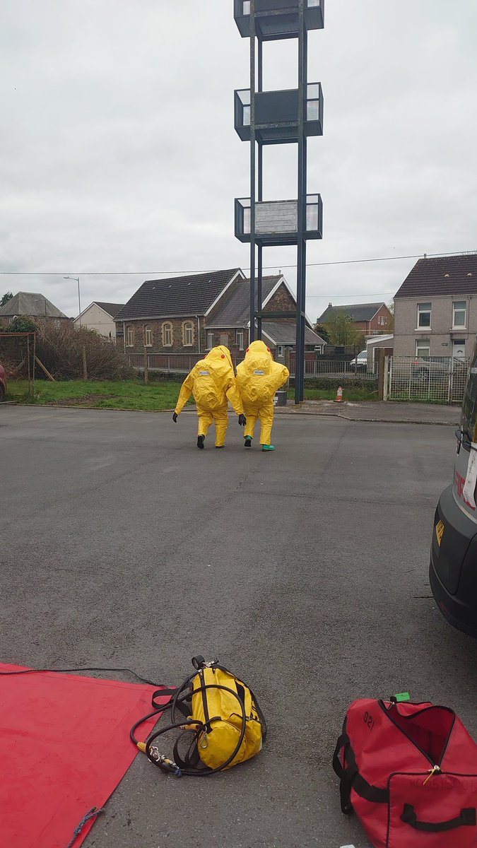 rees_and's tweet photo. Extra training today for @pontardulais_ . Hazchem exercise! @mawwfire https://t.co/HiknqWXhs3