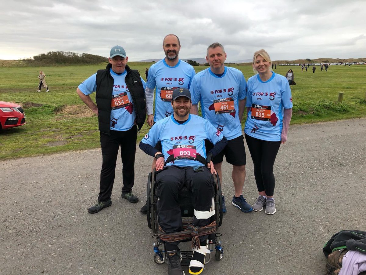 bugden417's tweet photo. 1 down 4 to go for #5for5, thank you to my brilliant friends & support team for helping me round @WelshMarathon couldnβt do it without you. Bring on @GreatWestRun We may have reached our 1st target but please keep spreading the word to #SupportThoseWhoSupportOthers https://t.co/sQY1L69wwl