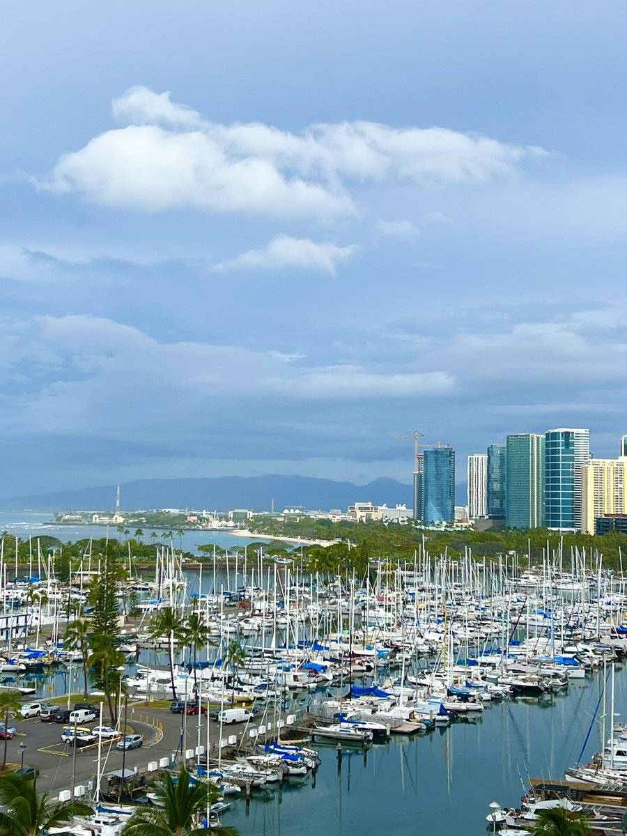 BlakeRun's tweet image. Morning run with views! Early morning runs are my favorite way to start my day. #springbreak #waikiki