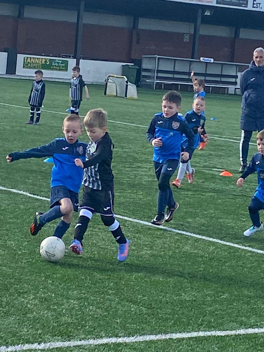 Cumnock2017's tweet photo. Great morning at Townhead park, as we welcomed Irvine Meadow 2017 for a fun 4’s friendly. Some action shots below.
#fun4 #grassroots https://t.co/JloZTUUSTk