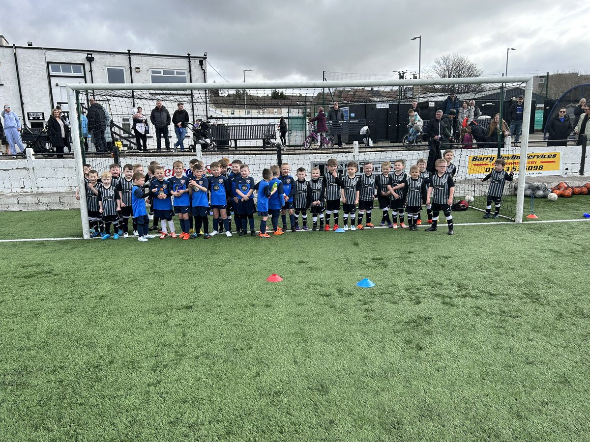 Cumnock2017's tweet photo. Great morning at Townhead park, as we welcomed Irvine Meadow 2017 for a fun 4’s friendly. Some action shots below.
#fun4 #grassroots https://t.co/JloZTUUSTk