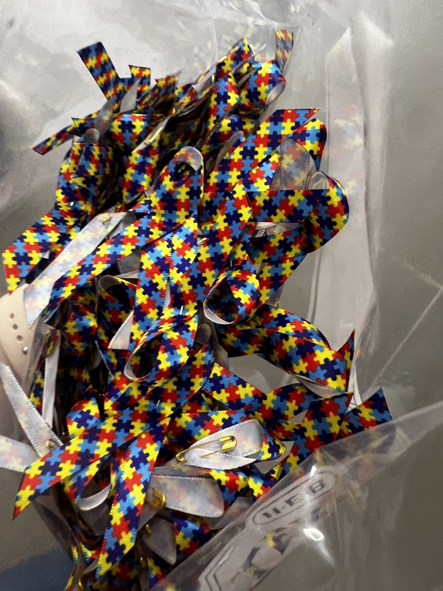 ChavezDestinie's tweet photo. 6587 supporting national autism awareness month 🧩💙thank you to my ASDS for making these cute ribbons! @HRMThomasTHD @whyumadbro911 @Rebecca01210491 https://t.co/AHeUuMZBIh