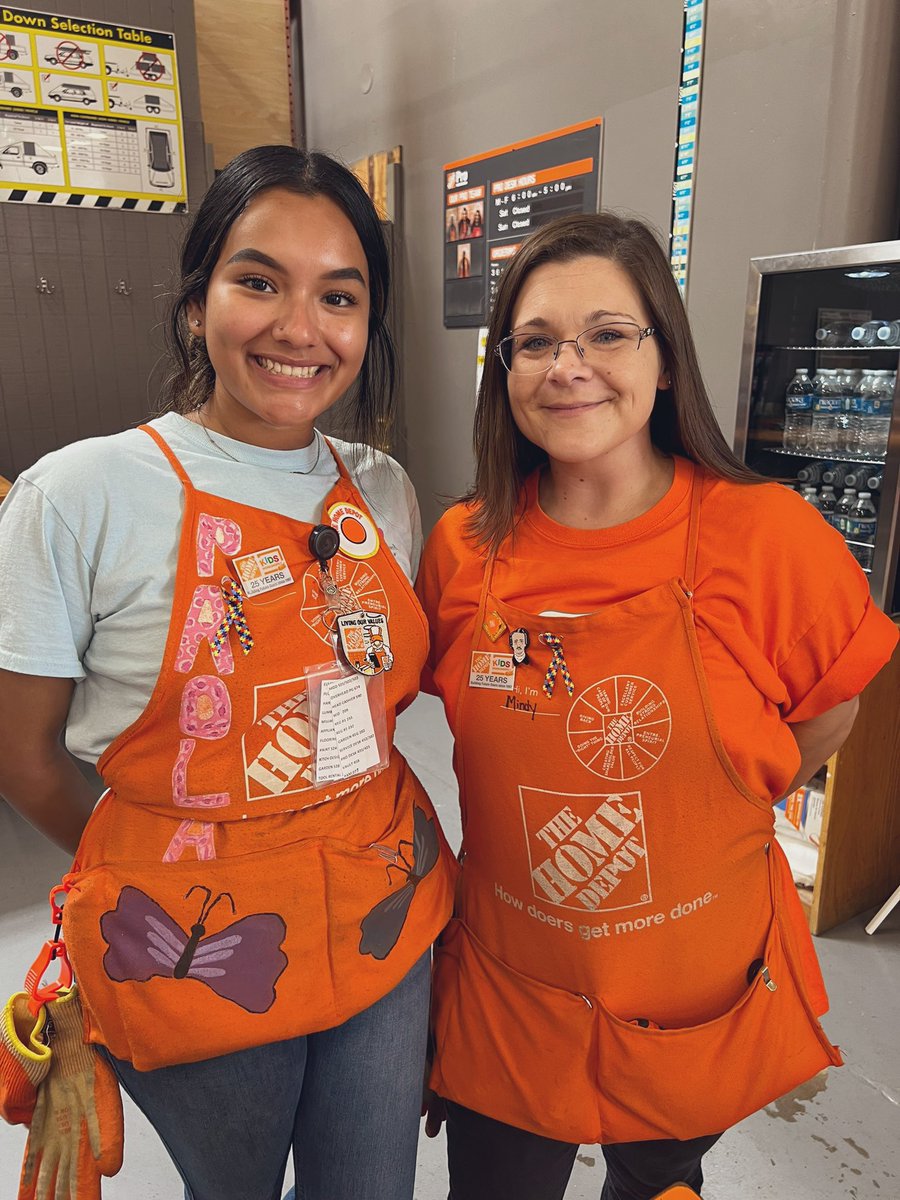 ChavezDestinie's tweet photo. 6587 supporting national autism awareness month 🧩💙thank you to my ASDS for making these cute ribbons! @HRMThomasTHD @whyumadbro911 @Rebecca01210491 https://t.co/AHeUuMZBIh