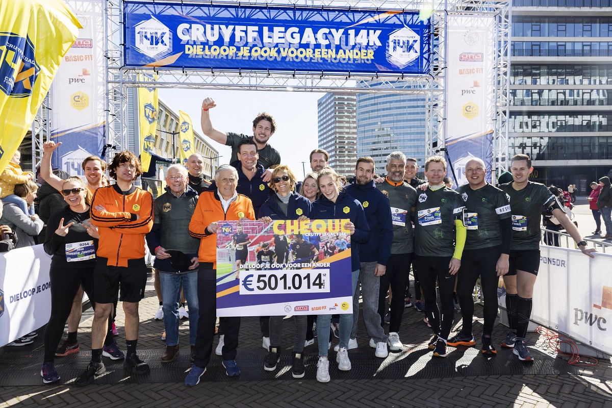 Een recordbedrag! De lopers van de Cruyff Legacy 14K haalden maar liefst €501.014,- op voor de Cruyff Foundation. 🙌 Bedankt! 

Dit evenement was niet mogelijk geweest zonder onze hoofdsponsors <a href="/OTTOWorkForceNL/">OTTO Work Force NL</a>, <a href="/AFCAjax/">AFC Ajax</a>, <a href="/PwC_Nederland/">PwC Nederland</a> en <a href="/BasicFitNL/">Basic-Fit | GO FOR IT!</a>🤩

#CruyffLegacy
