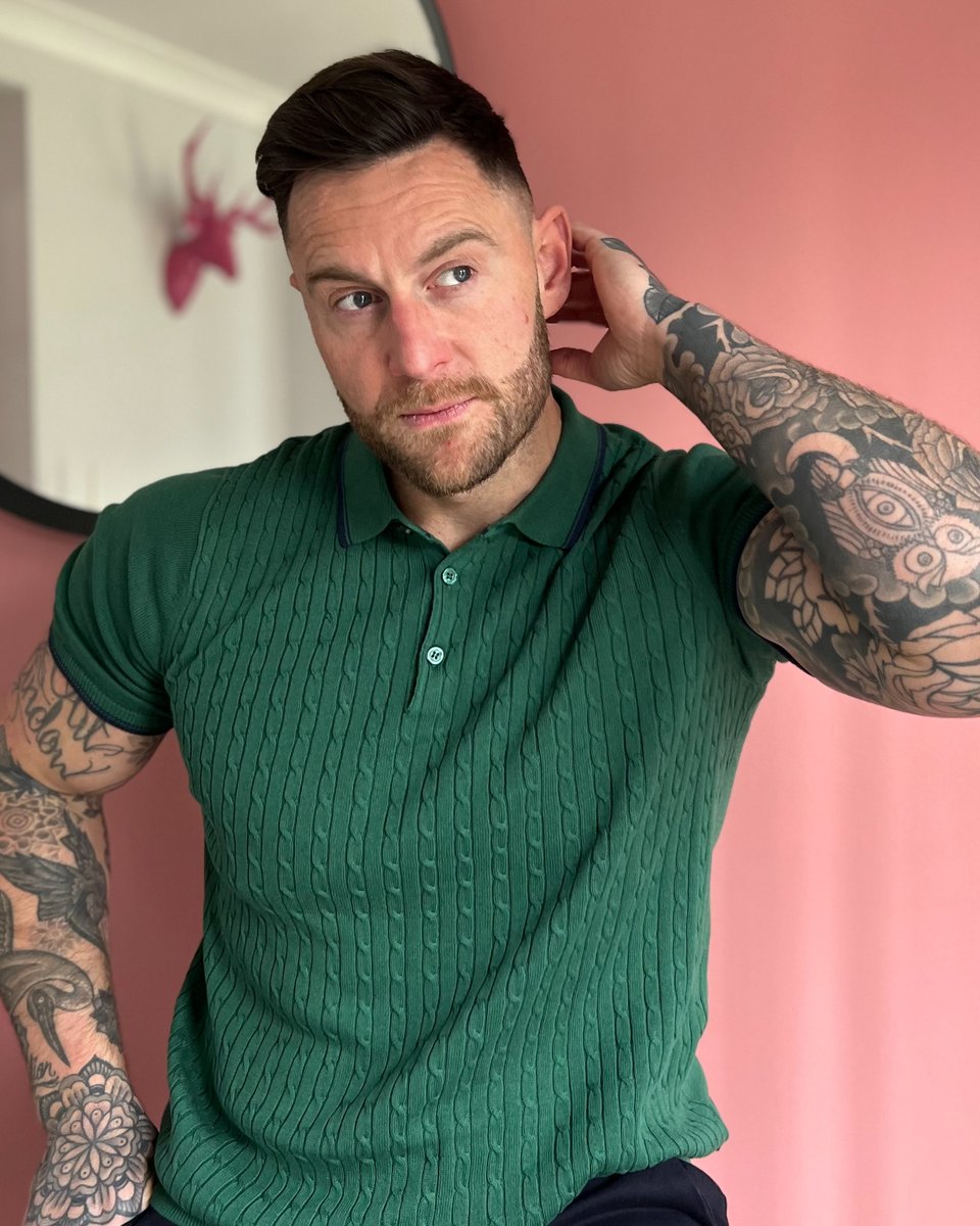BadRhinoUK's tweet image. Go green this Spring 🍏💚

@bigcradds23 styling our Forest Green Cable Knitted Polo Shirt (Now 20% off in our #springclearance sale!) 😱

SHOP NOW - bit.ly/3M6aX1D