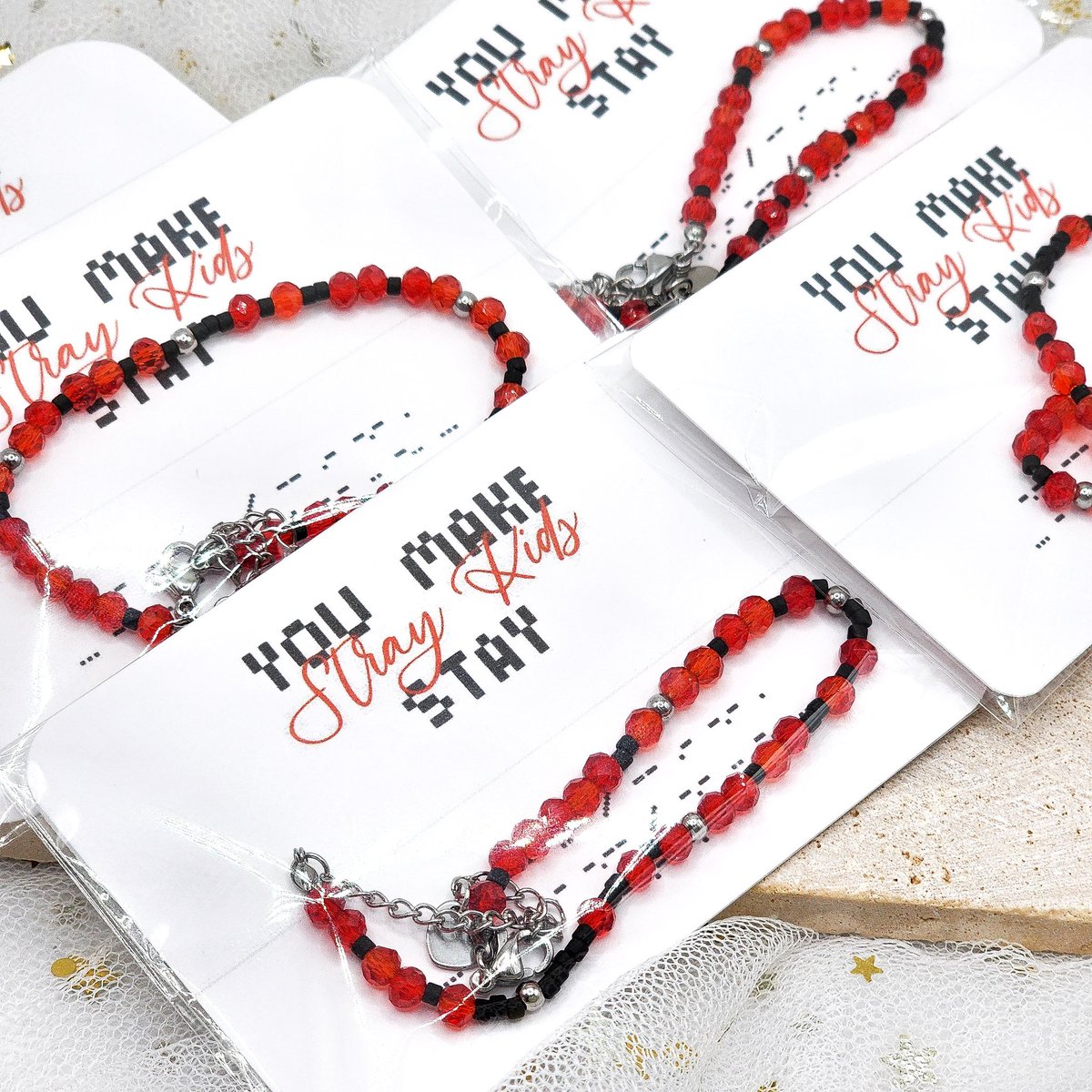lauradamXD's tweet photo. I should be there around 2:30-3pm near the green lot, if anyone wants a free bracelet message me and I can give then out to you 💚 #StrayKids_2ndWorldTour_MANIAC_ENCORE #MANIAC_ENCORE #SKZinLA #StrayKids #straykidsfreebies https://t.co/Ih56tW1nDs