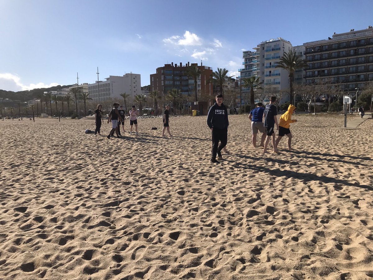 BGeoging's tweet photo. Burning off some energy before dinner! Cards, footie, volleyball and ice cream!
#TopGeoging https://t.co/DYaTbdkYKD