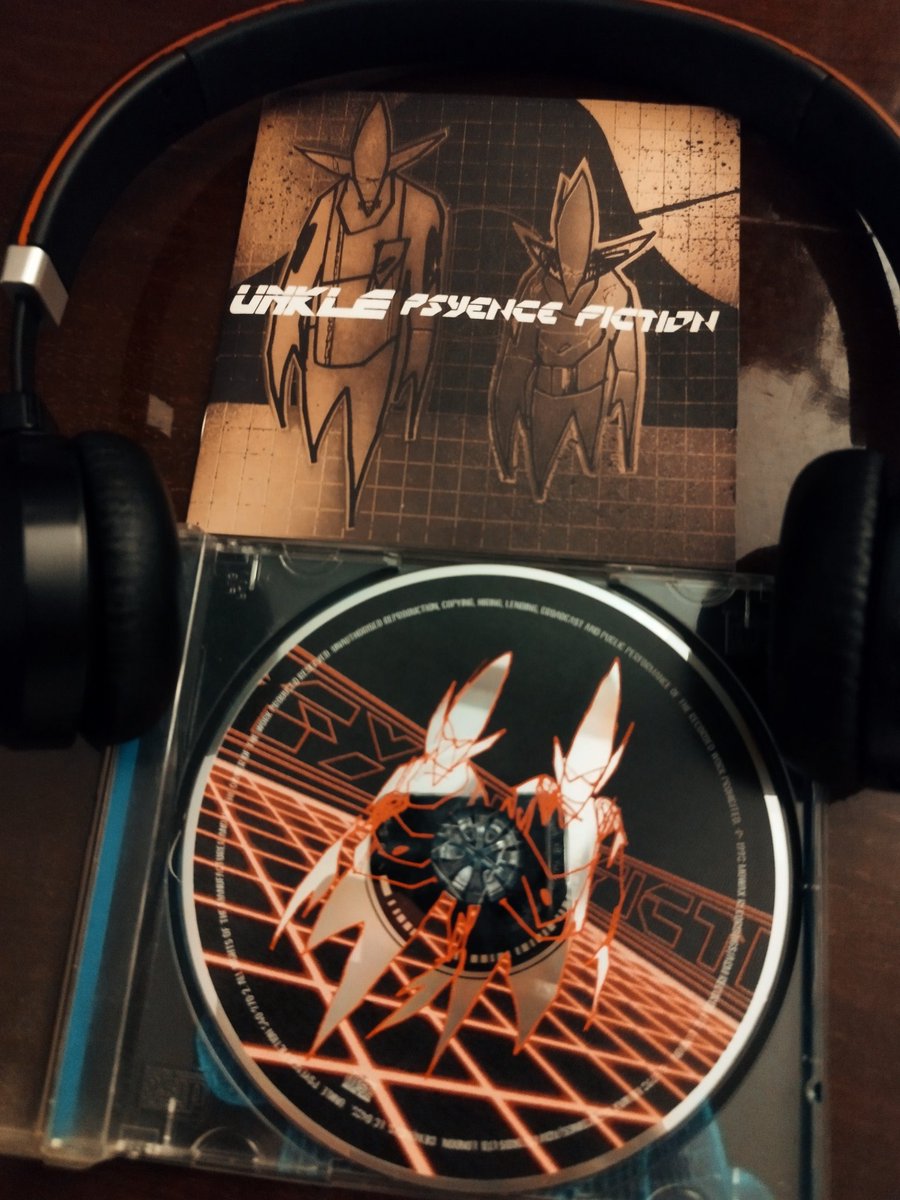 ActivistOfMusic's tweet photo. Nighty Tunes 🌛🎼🔊🎹
Unkle - Psyence Fiction
1998 UK version
#SundayTunes #SundayVibes #Triphop #albumoftheday #records #cd #cdrecords #cdcollection #electronicmusic #90salbums https://t.co/IuWRuNeAyD