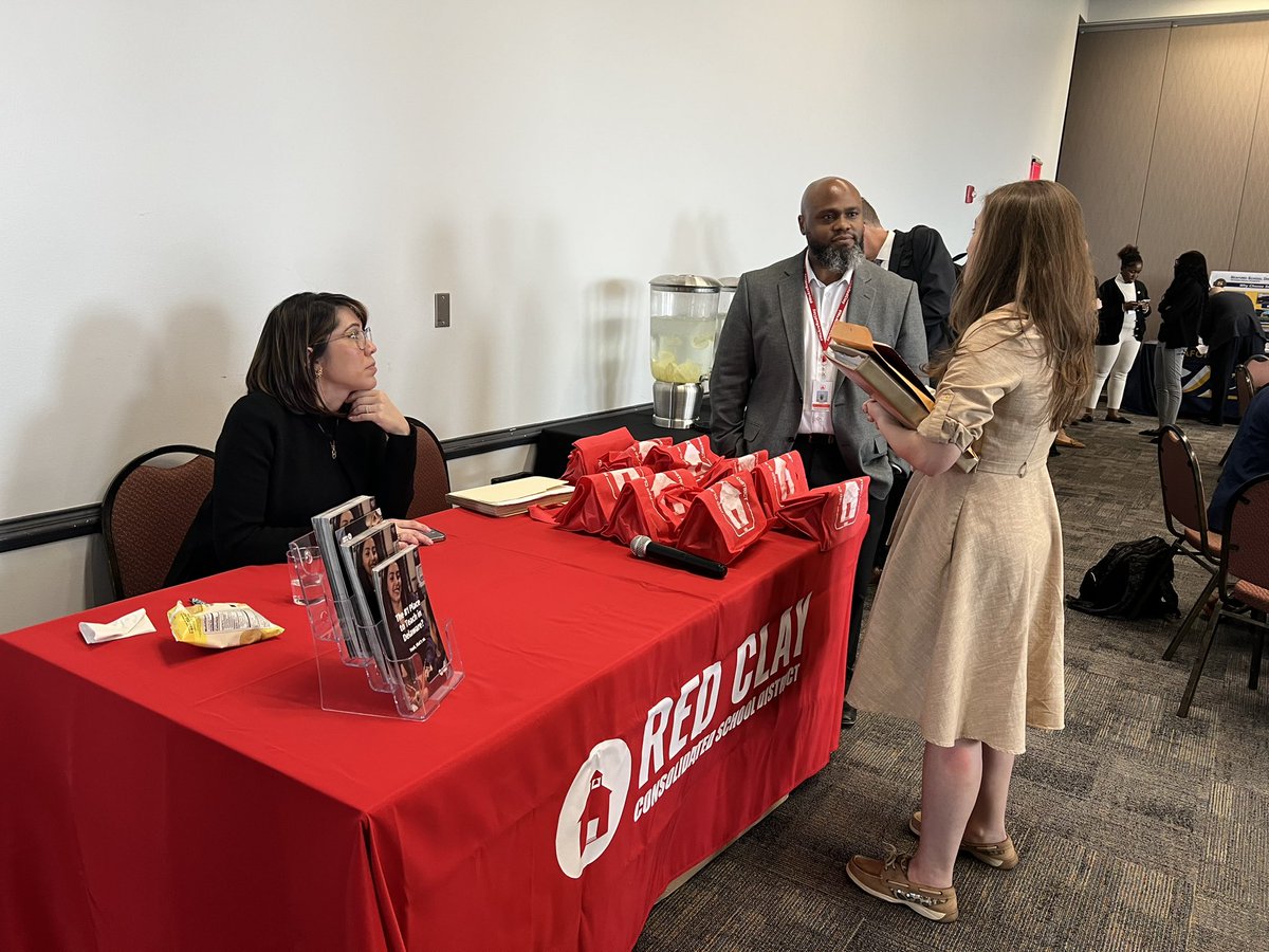 AnnHC_Champ4All's tweet photo. 🌟⭐️✨ A full &amp; rewarding recap of last week❗️Day 2️⃣ of 4 con’t: 1️⃣0️⃣ Delaware HR Teams recruited @DelStateUniv education students as part of their spring professional development day! 
#EdExcel 
#StakeholderEngagement #TeachInDelaware https://t.co/nM2rtJZN0K