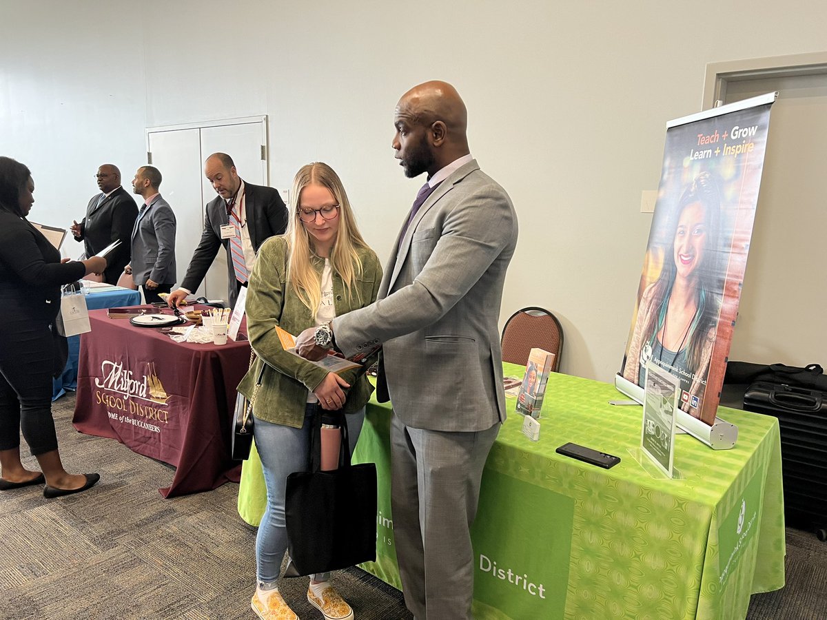AnnHC_Champ4All's tweet photo. 🌟⭐️✨ A full &amp; rewarding recap of last week❗️Day 2️⃣ of 4 con’t: 1️⃣0️⃣ Delaware HR Teams recruited @DelStateUniv education students as part of their spring professional development day! 
#EdExcel 
#StakeholderEngagement #TeachInDelaware https://t.co/nM2rtJZN0K