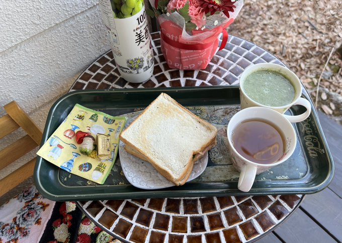 移住7日目の朝ご飯🥣ゆったり美味しくいただけることに感謝です❣️ホットサンド器フリーズしたので⁉️🙀トースターで🥒、🥚、