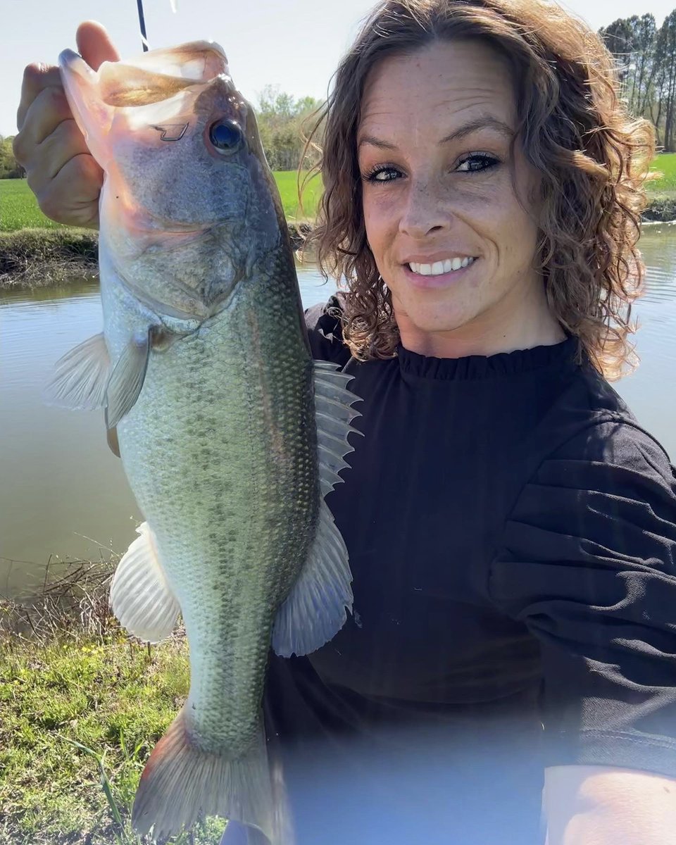 Such a great way to start the week. I got in some much needed fishing time this weekend and finally got my hands on some good ones today. #bassfishing #airrusrods #lewsfishing #strikeking #caffieneshad #wileyx #catchandrelease #largemouthbass #pondfishing #farmpond #sundayfunday