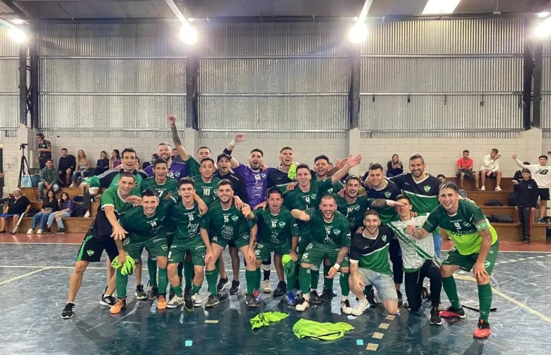 ⚽ <a href="/ItuzaingoFutsal/">Ituzaingó Futsal</a> goleó 3-0 a Temperley y ganó uno de los cupos para jugar en la Primera D tras disputar la liguilla de integración.

#VamosVerde 💚