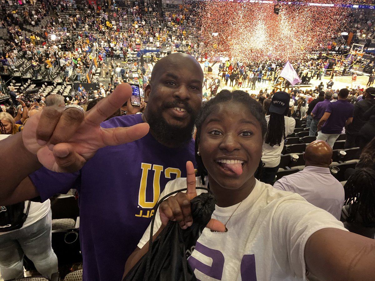 EndiaPradier1's tweet photo. How about them tigers eh??💛💜 https://t.co/UBGdMgQcK4