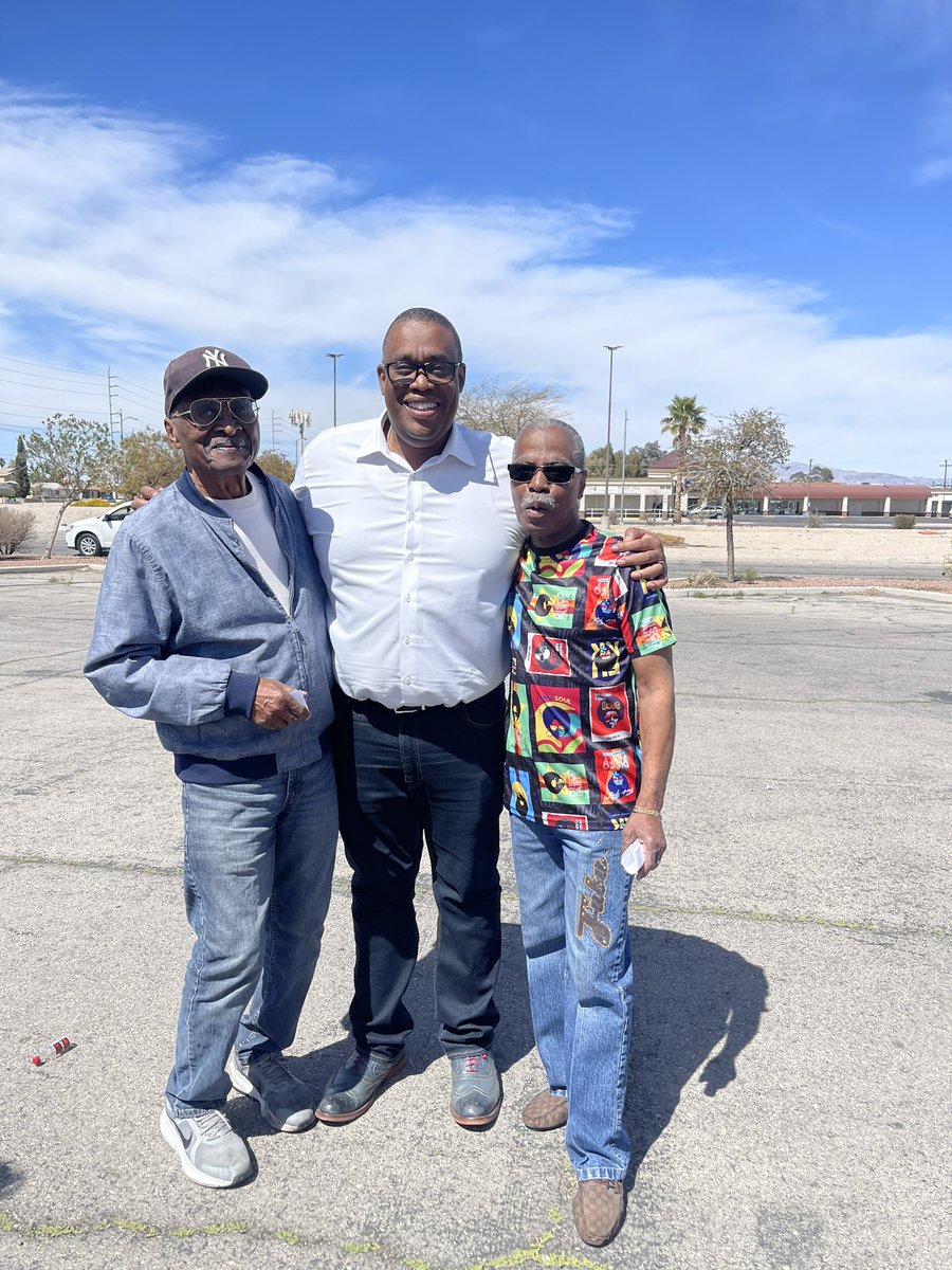 CouncilmanCrear's tweet photo. For 10 yrs I worked in our state's number one industry, hospitality and tourism, I used to deal blackjack on graveyard, 3am-11am, with Leon Carter, AKA "Carter". At the time, I did not know his history. It is great to see him and his son in our Ward 5 community. #CrearForMayor https://t.co/8C7GxvMyt5
