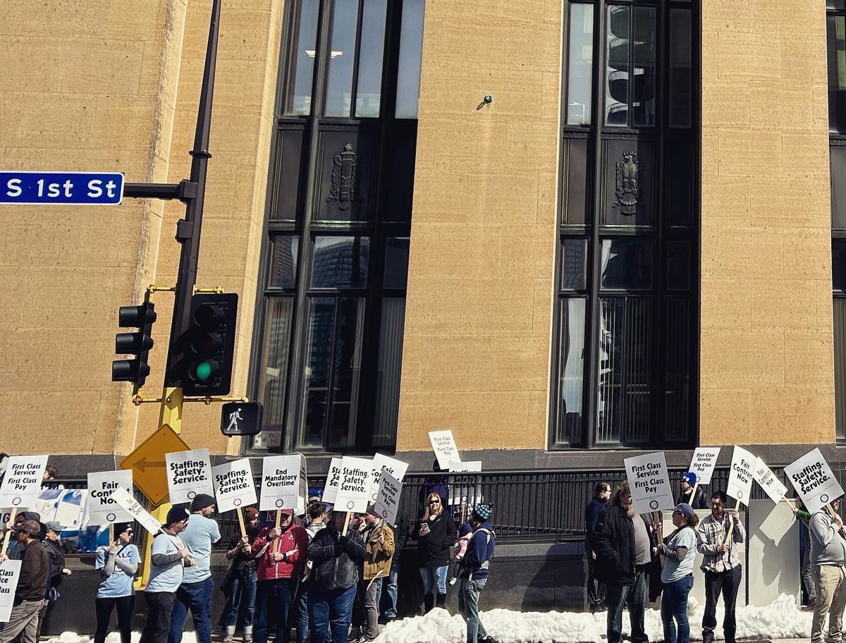 an_interrobang's tweet photo. end mandatory overtime for USPS carriers.   🇺🇸  we deliver for you!

#NALC #Branch9 #minneapolis #union #usa #WorkersRights #labor https://t.co/WPphAXW3Rz