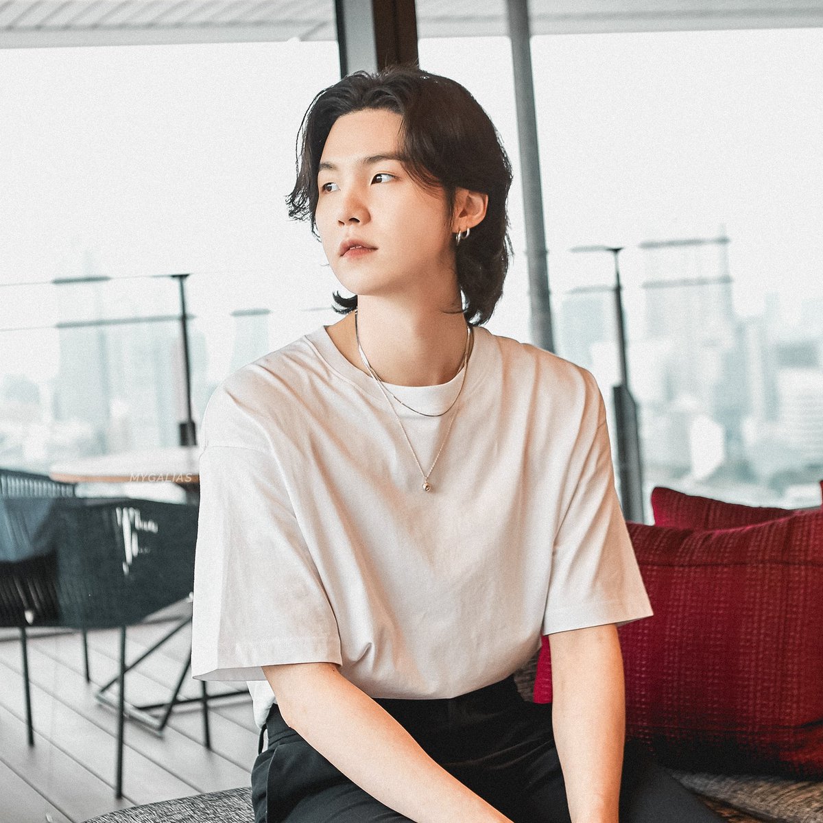 D-DAY is coming and I'm pretty sure Agust D x Justin too... bc you know both are pisces, they like basketball, they play piano and guitar and both dive too much when it comes to their music... sigh *