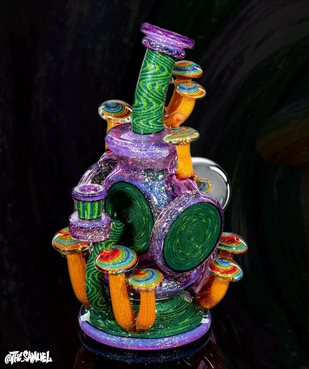 xfadeorg's tweet photo. “EDM” (Energy Disc Mib) 🍄💚✨💜🍄 
Made by @eusheen  @darbyholmglass #repost #artshare 

#glass #art #handmade #handmadeart #glassart #borosilicate #rig #rigs #lathe #lathework #flamework #lampwork #functional #recycler #recyclers #heady #headyglass #colorful #disc #mushroom https://t.co/KXy5JOaQEI