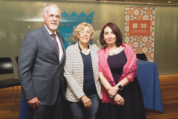 Marisolschulz's tweet photo. Como a todos a mí me llega la noticia terrible e inesperada del fallecimiento de Raúl Padilla, y me golpea en lo profesional, pero sobre todo en lo personal, porque para mí, además de ser un visionario y una persona que hizo lo increíble por la cultura de nuestro país.. abro hilo https://t.co/3dOKFGgsS4
