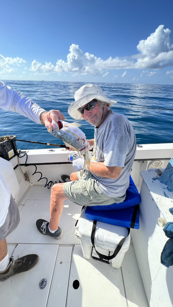 ChiefDogKevin's tweet photo. Lots of #yellowtails to today with great weather! Chuck and Mary were all happy! #fishing #keywest #flkeys https://t.co/AFlx66YUgJ