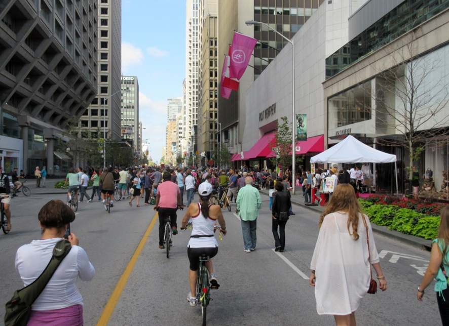 Penalosa_G's tweet photo. Toronto, we've had good #OpenStreetsTO & #ActiveTO with NO real City Hall support.
We can combine best of both & do #OneTO every Sunday June, July, August, 10am-4pm
We are most diverse city, this will help us be the most integrated.
TO: Affordable • Beautiful • Fun https://t.co/44HOoxofbE