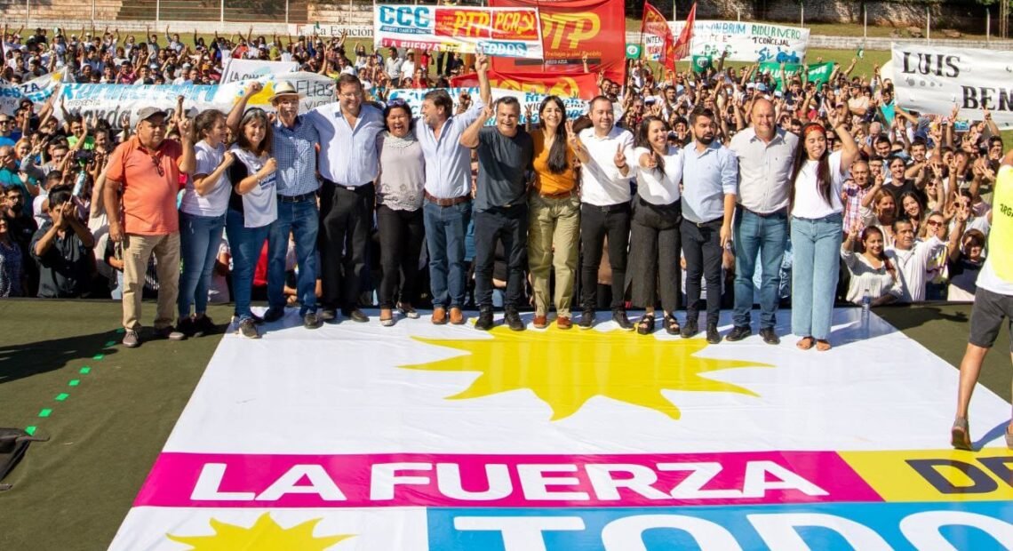 Con un acto masivo en Jardín América, se presentaron los candidatos de la Fuerza de Todos
misionesopina.com.ar/con-un-acto-ma… <a href="/IsaacLenguaza/">ISAAC LENGUAZA ᅠᅠᅠᅠᅠᅠᅠᅠᅠᅠᅠᅠᅠᅠᅠᅠᅠᅠᅠᅠᅠᅠᅠᅠᅠᅠᅠᅠᅠᅠᅠᅠ༝</a> <a href="/cbritezmisiones/">Cristina Britez</a>