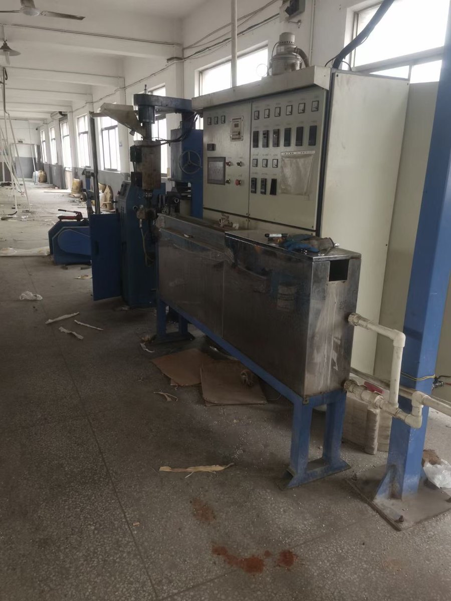 your_ding's tweet image. For sale: high-speed extruder 50.70 cheap treatment.
Contact me：yued210@gmail.com
#PvcExtrusionMachine #PvcExtruder #CableMakingMachine #extruder