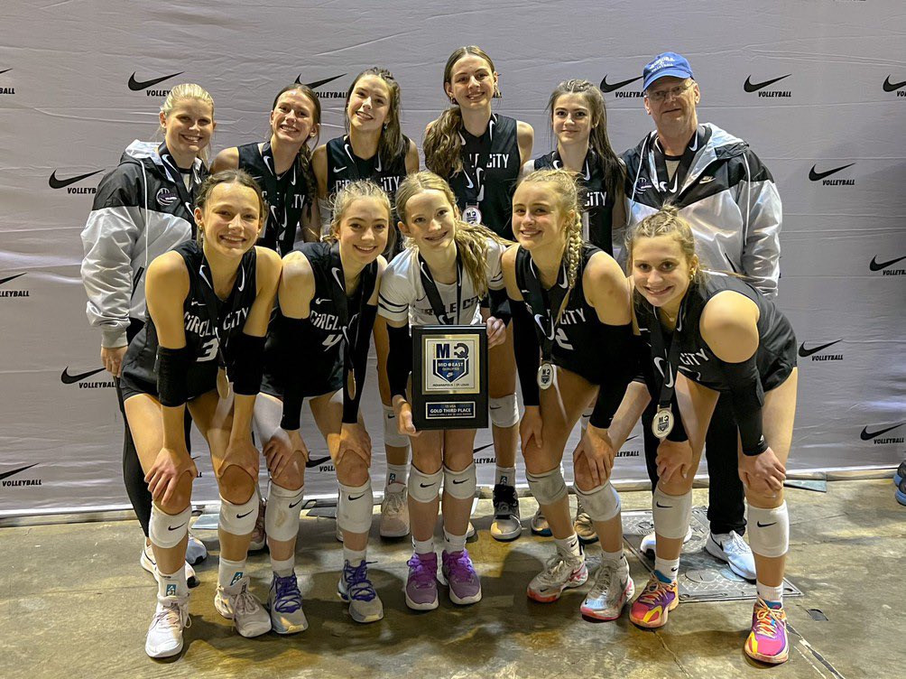 circlecityvbc's tweet photo. Congratulations to 15 Black on their 3rd place finish at the Mideast Qualifier in St. Louis and also earning a 15 USA Bid to USAV Nationals in Chicago! We are so proud of you, Ladies! See you in Chicago! 🤩🏐🔥 #circleproud #bidness @CCVBCrecruit https://t.co/x9b8zwHToW