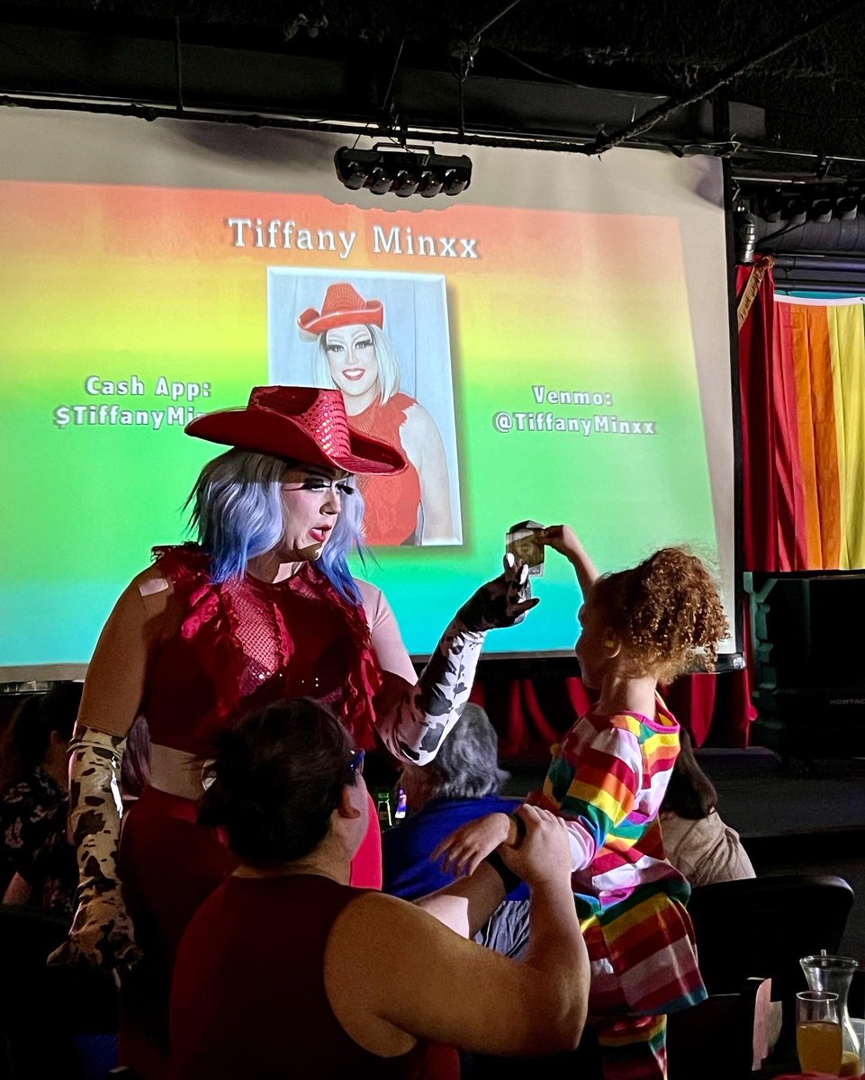 anoyes's tweet photo. Working the #weekend could be worse. Grateful to meet @BellaDuballe & friends as @justegg raised $$$ for @HRC & @tnequality. Thank you #Memphis ❤️ #BrunchIsForEveryone >>> https://t.co/EBaOFtNSfw https://t.co/uSnsunIAdW