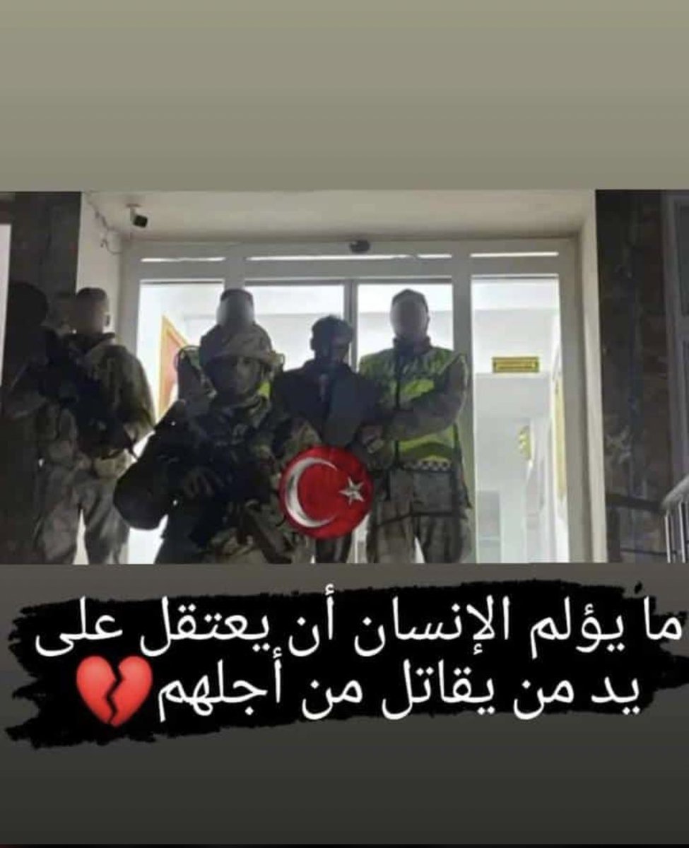 narinhasan1's tweet photo. هارون مقاتل من شمال كوردستان منذ سنين زار قريته النائية لزيارة امه المريضة قام مجموعة من القروج بالقاء القبض عليه وسلمه إلى المخابرات التركية 
قال لهم انا لست بسارق اعيدو لي هدية امي 
حيف مخابن هارون بدستئ خاينا بئ كردتن💔
هارون الأسد تكالبت عليك الضباع و الثعالب https://t.co/NGmACUenNW