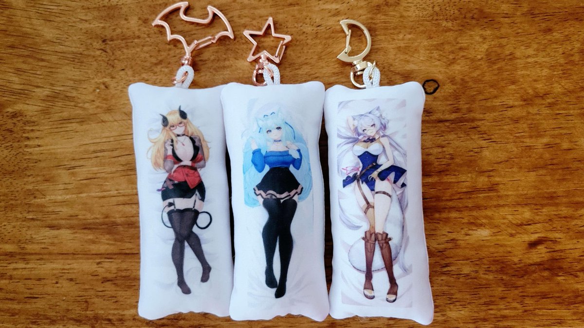 AizakayaVT's tweet photo. Dakimakura keychains have started shipping! πΈ
Collect all of the cute waifus! Currently available for TaneTenshi, Amaiami, & YozoraAoi~
**Available @nyantastic_shop π #nyanmerch https://t.co/NvNmeXenJC