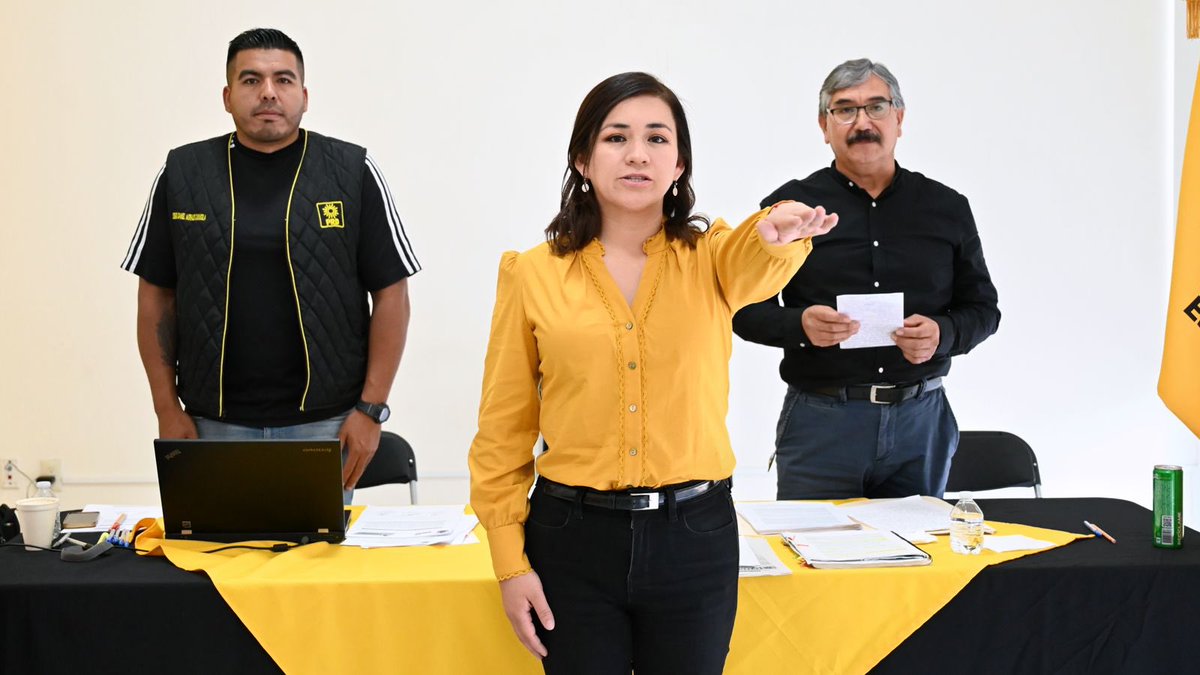 PRDEstado's tweet photo. Felicitamos a nuestra compañera Karla Guadalupe Reyes Montiel, mujer de lucha y trabajo, quien ha tomado protesta como vicepresidenta de la mesa directiva del consejo estatal del Sol Azteca.

#UnidosPodemos
#DalePRD https://t.co/X9cXpRpaMk