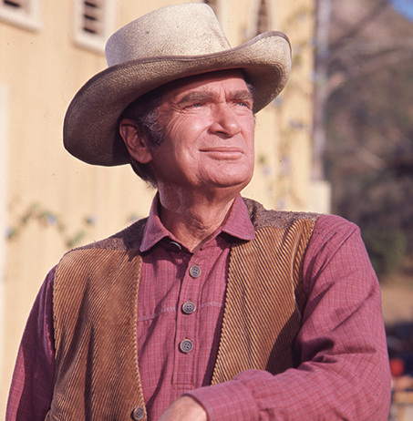 Disney_Wiki's tweet photo. Happy Birthday, to the late Buddy Ebsen
For Disney, he played Fess Parker's sidekick in Walt Disney's #DavyCrockett, Sheriff Matthew Brady in #CorkyAndWhiteShadow, Calvin Bower in #TheOneAndOnlyGenuineOriginalFamilyBand, and narrated the documentary series #DisneyFamilyAlbum. https://t.co/ymRwUa12b4