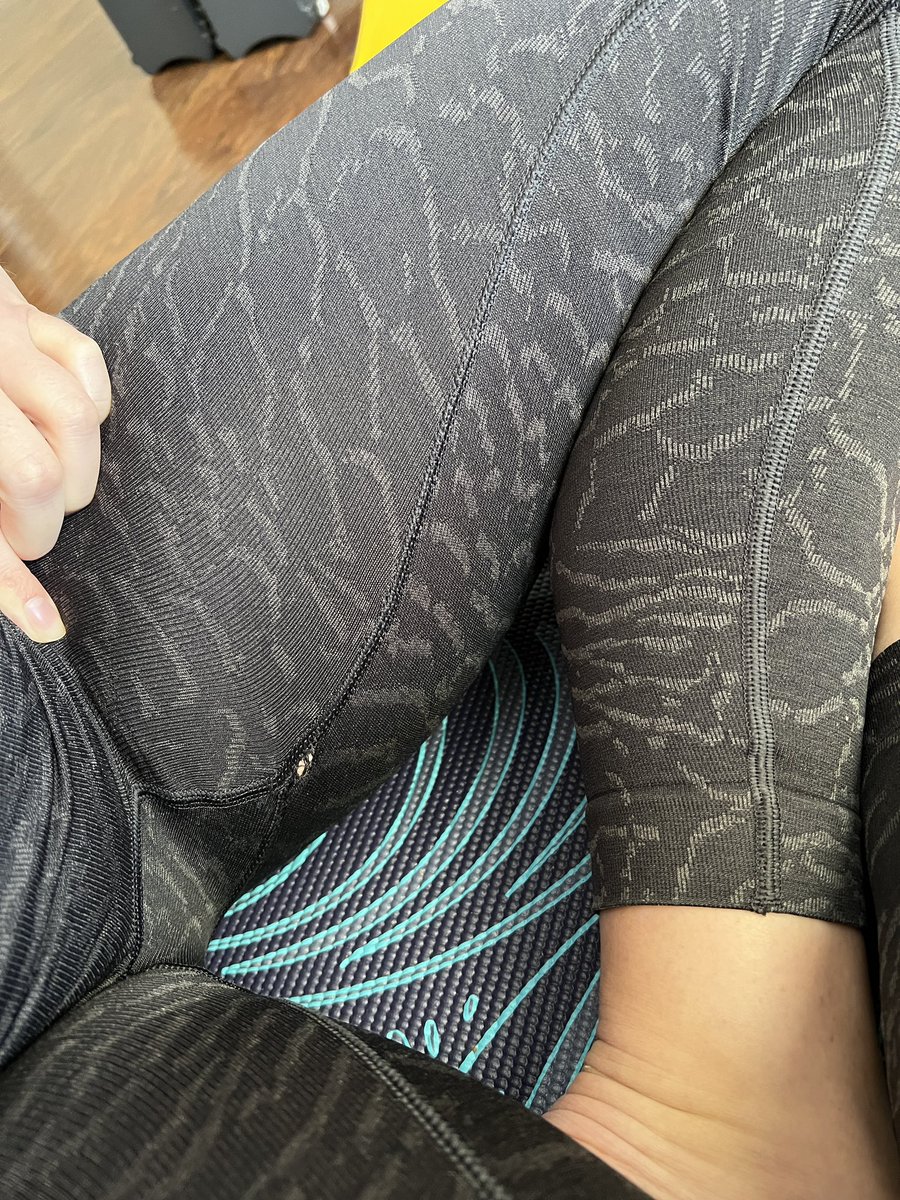 KatyFLEX's tweet photo. @Gymshark just ordered these Jan 18th. Worn a max 5 times. Not cool https://t.co/7RZdrNfNer