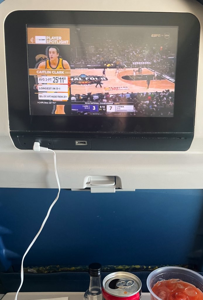 Spitfire_253's tweet photo. Game Time 🎉🏀✈️ https://t.co/qwwKdmRU2Z