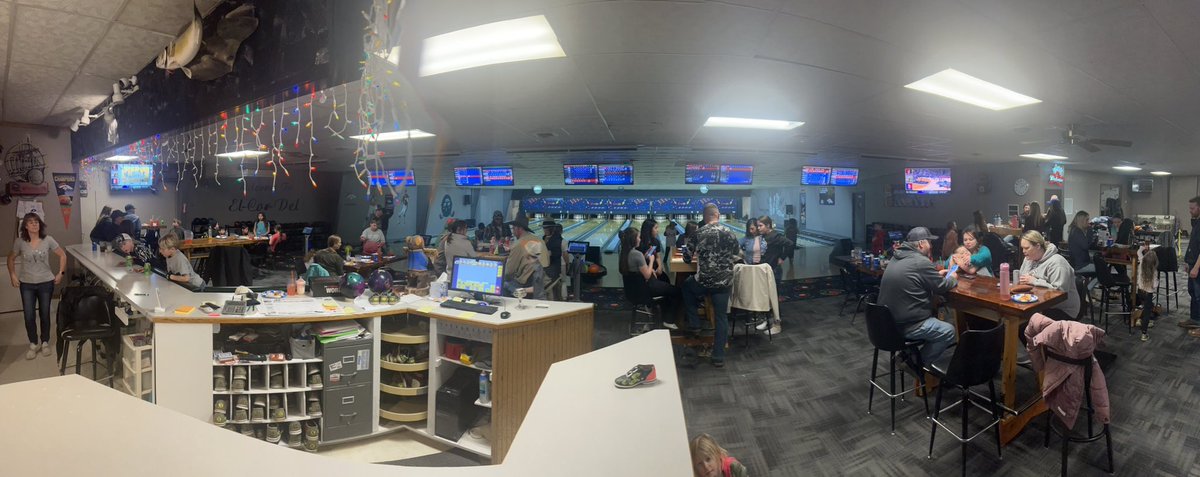GWCHIGHLANDERS's tweet photo. Our End of the Year Club Party is well underway at the Bowling Alley! ๐ณ ๐ ๐คผโโ๏ธ
LOVE our extended Wrestling Family. #HighlanderLife https://t.co/AVmnAtq7Jk