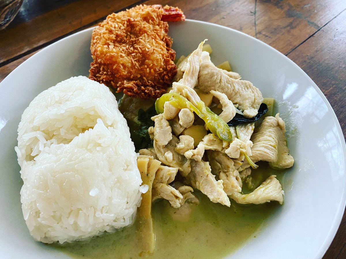 SmearedApron's tweet photo. Muffin tops! Let’s get into this delish GREEN CURRY CHICKEN with STICKY RICE and FRIED SHRIMP 😋😋!!

#smearedapron #dontcrowdme #fooding #eating #foodie #meals #food #eatme #yum #mmm #delish #issasnack #snacking #plateme #sogood #londoneats #foodblogger #foodporn #allthingsfood https://t.co/KUa3GQtcXn